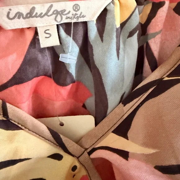 New! Indulge Tropical Print MIDI Dress - Picture 4 of 7